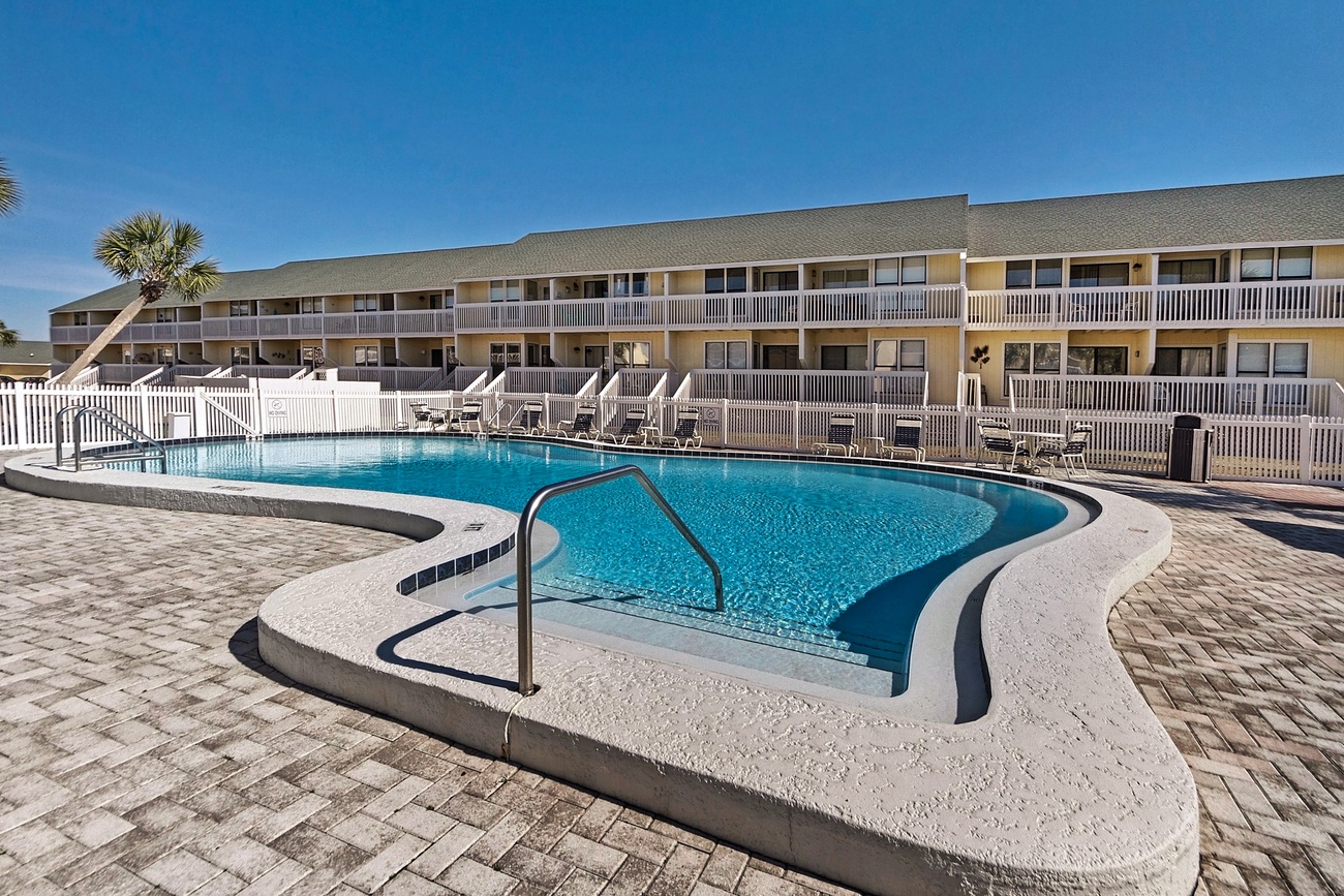 Pool at Sandpiper Cove 