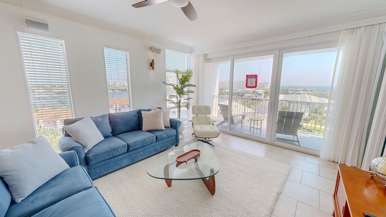 Dolphin Point 702A