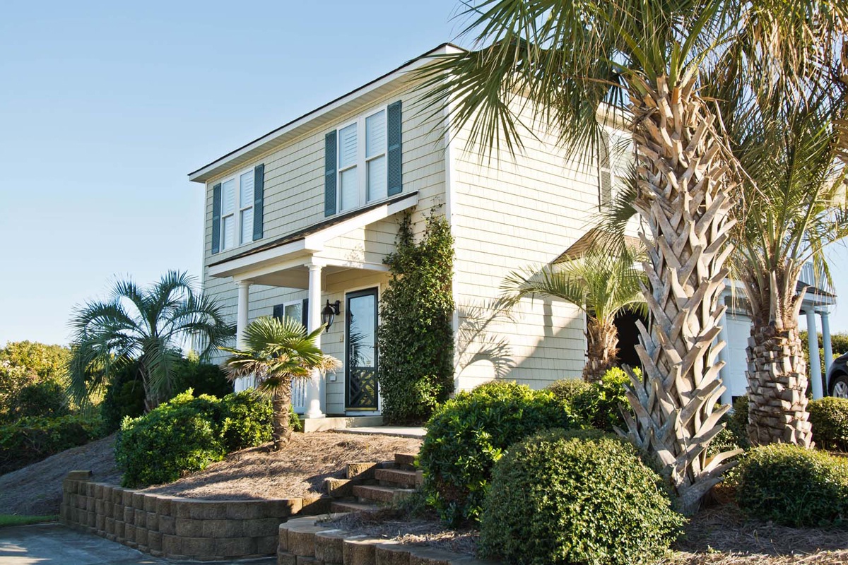 Carriage House At Waters Edge