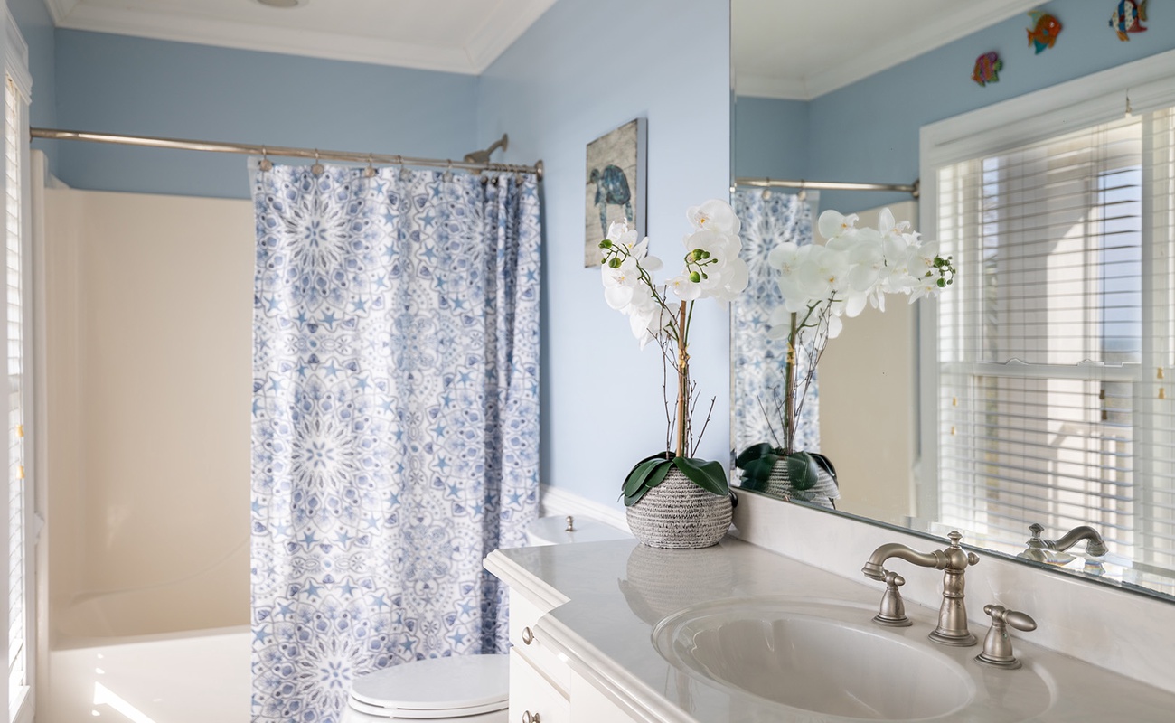 1st level Full Bathroom