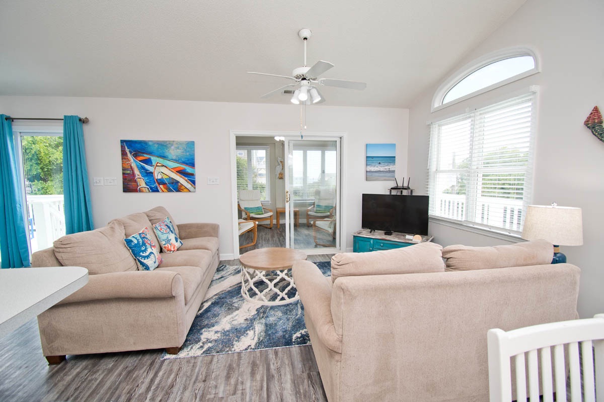 Chillin' The Most | Photo 2