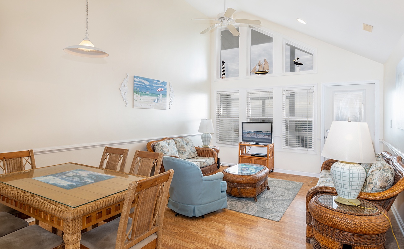 2nd Floor Living Area