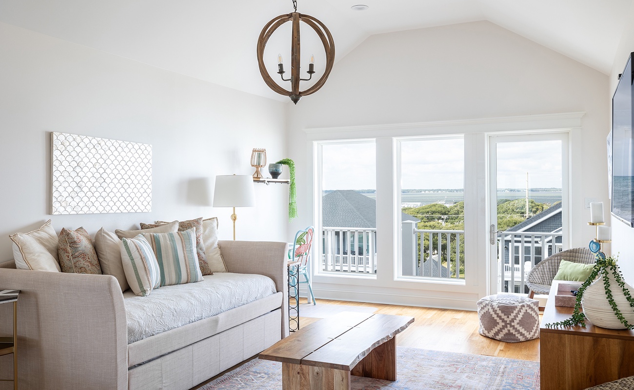 A Salty Kiss | Photo 2