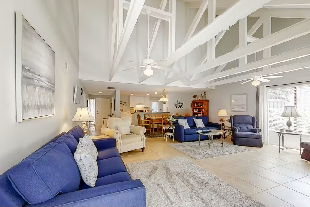 565 Queen's Grant Photo