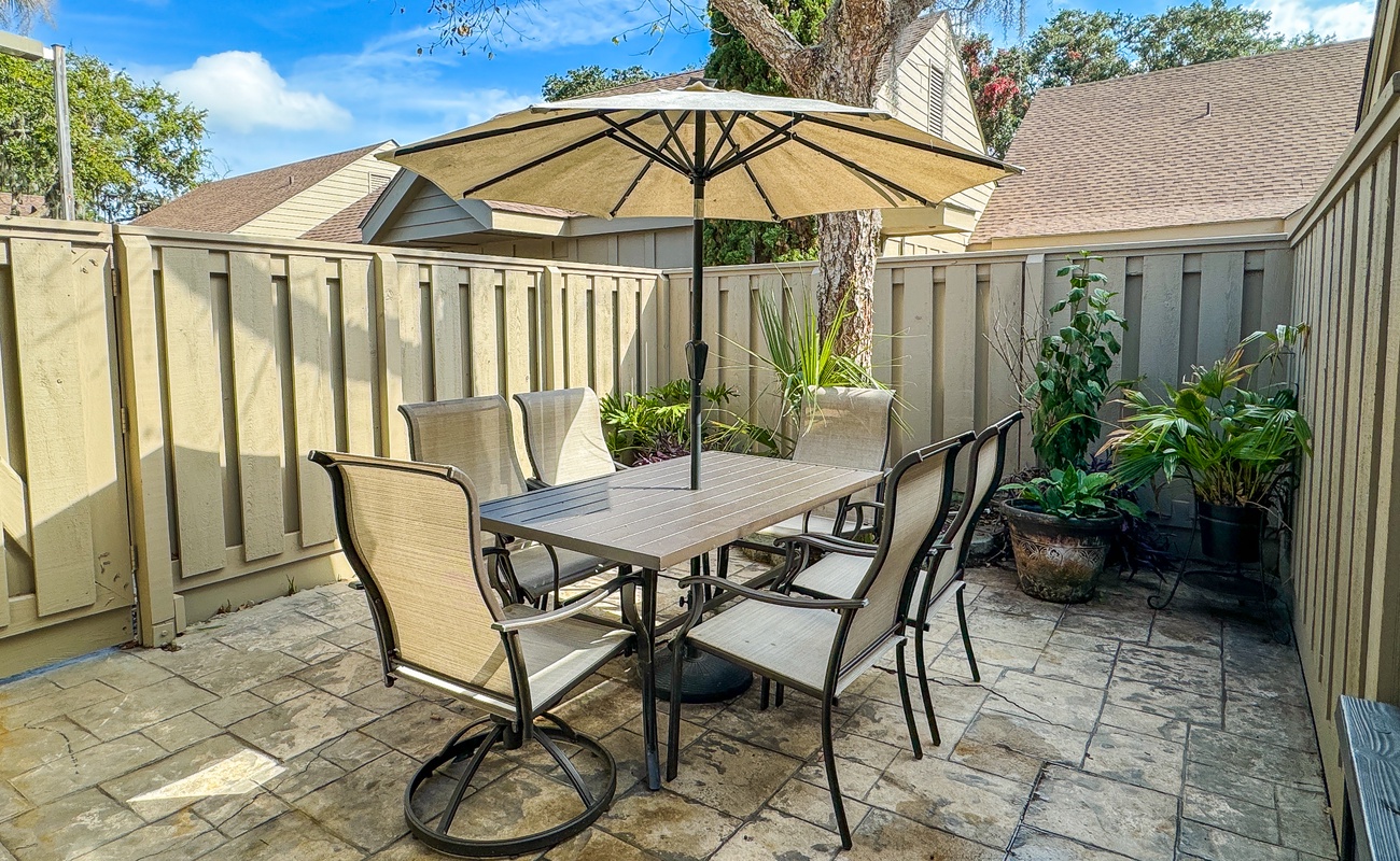 643 Queen's Grant Photo