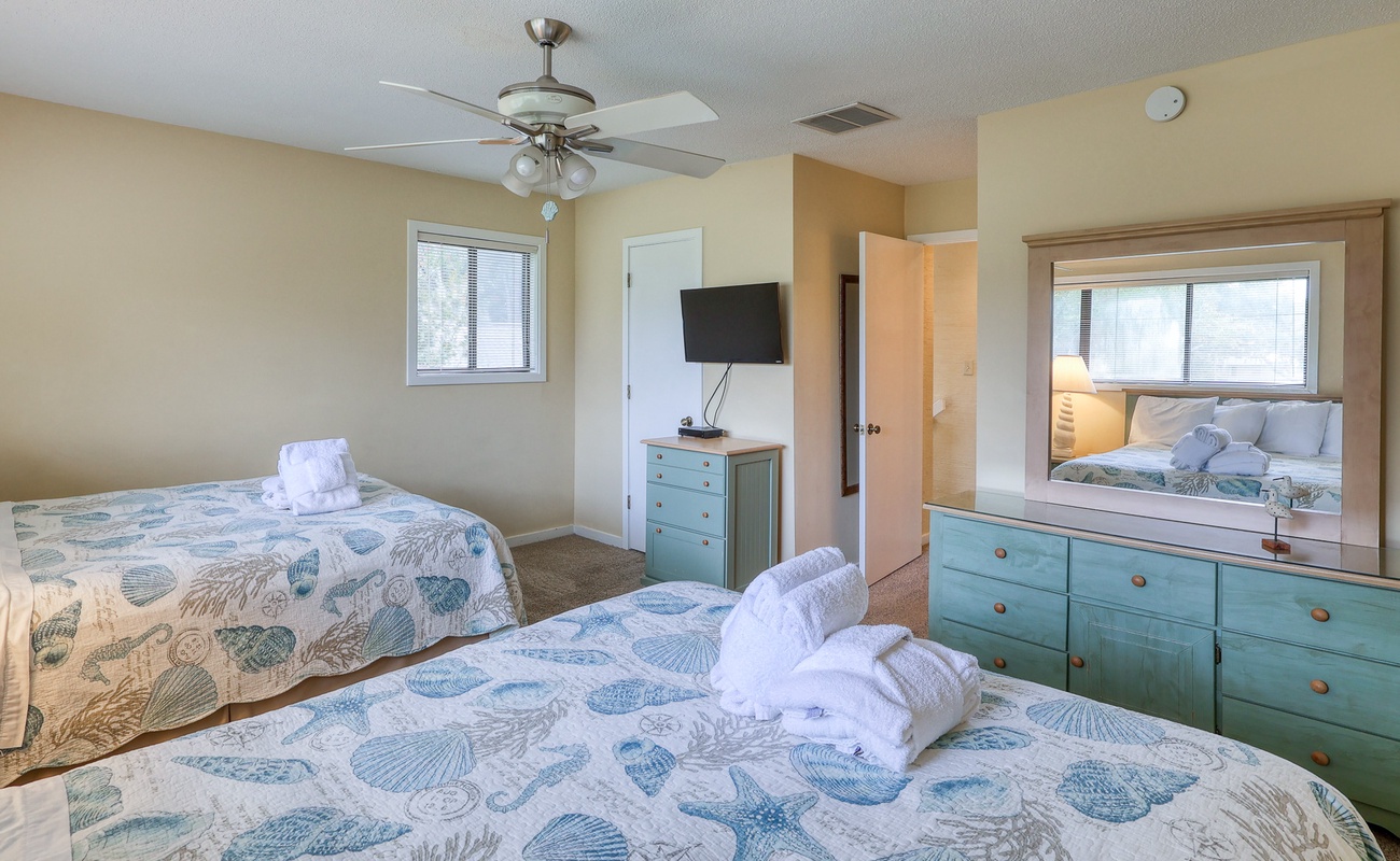 Upstairs Double Queen Suite