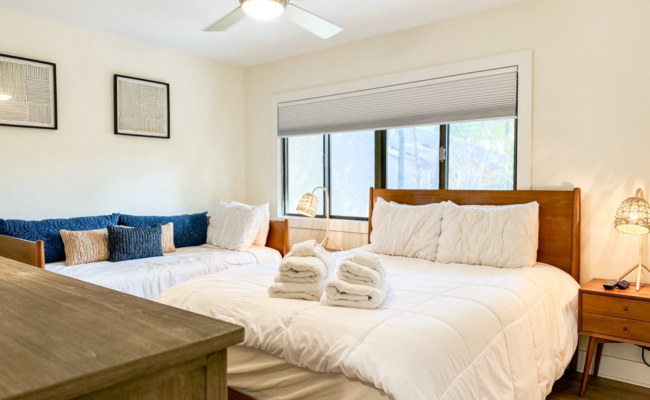 Guest Suite with Queen Bed and Twin Day Bed