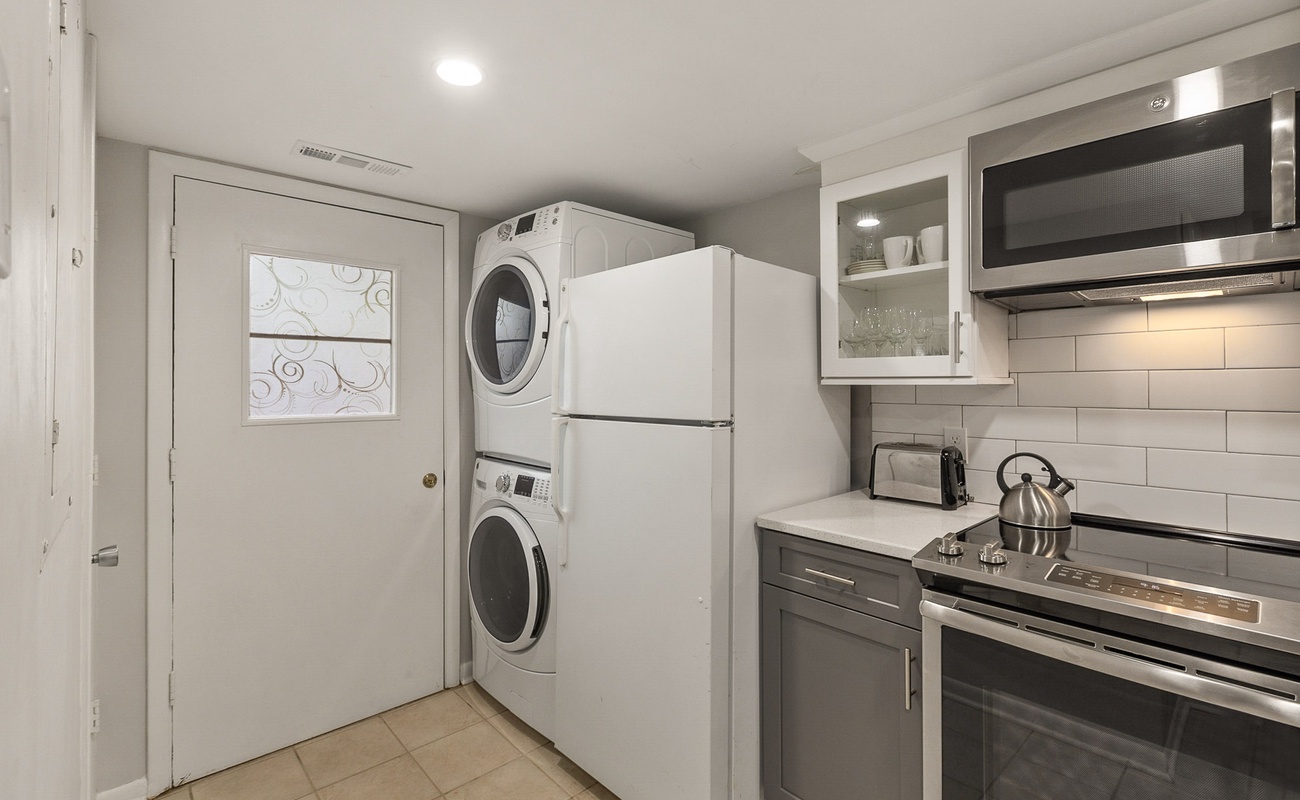 Kitchen/Laundry Area