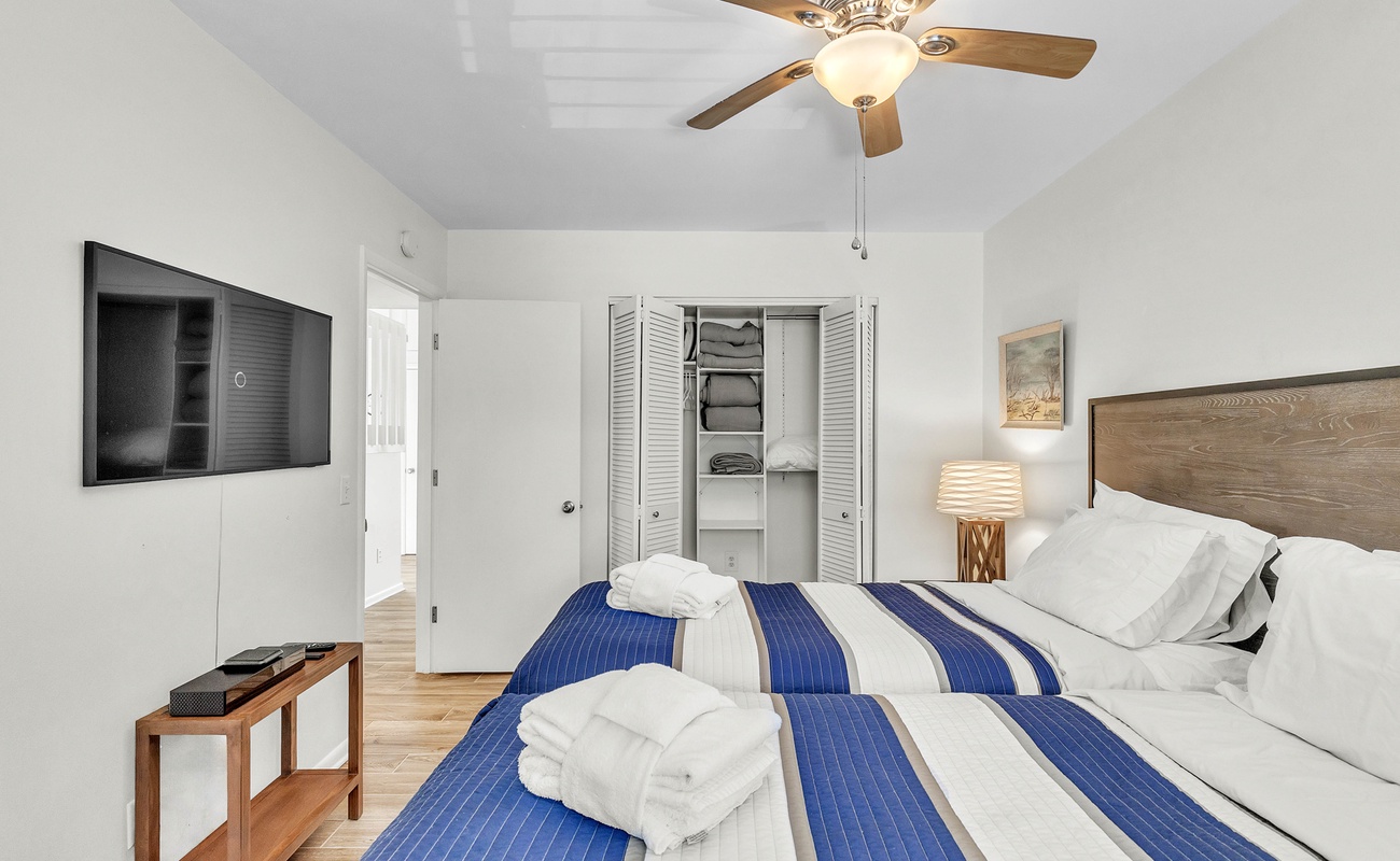 Downstairs Double Twin Suite (Beds can be turned into a King upon request)