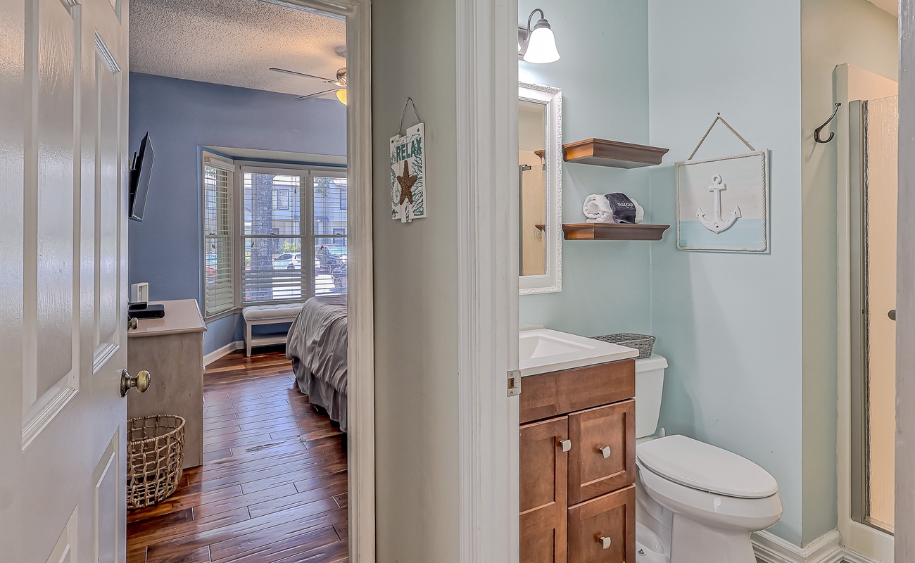 1st Floor Guest King Suite