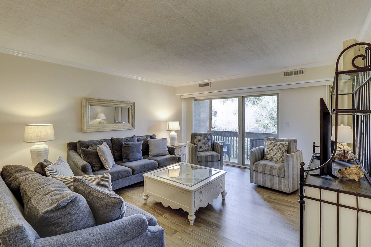 1689 Bluff Villas Photo