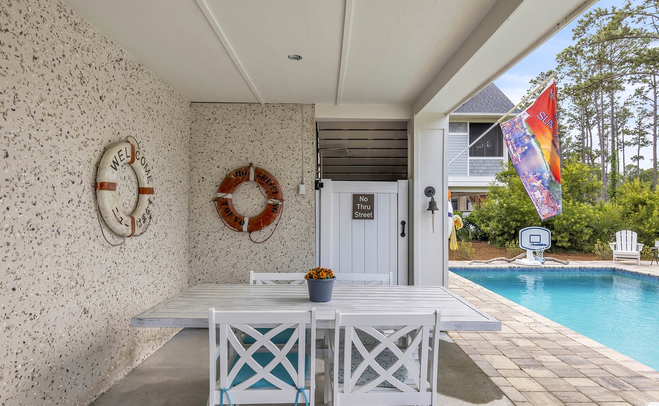 Sitting Area by Pool