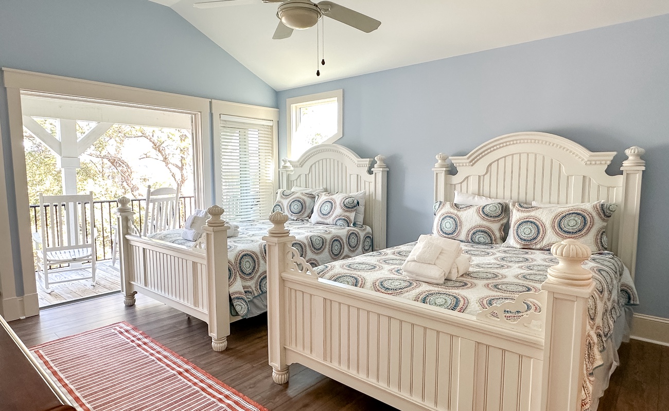 Upstairs Double Queen Suite with Balcony