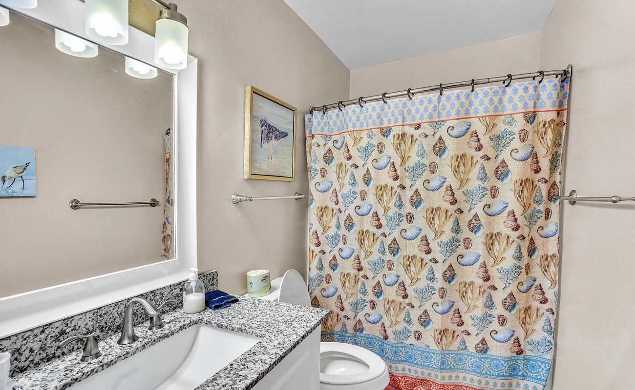 Primary En-Suite Bathroom