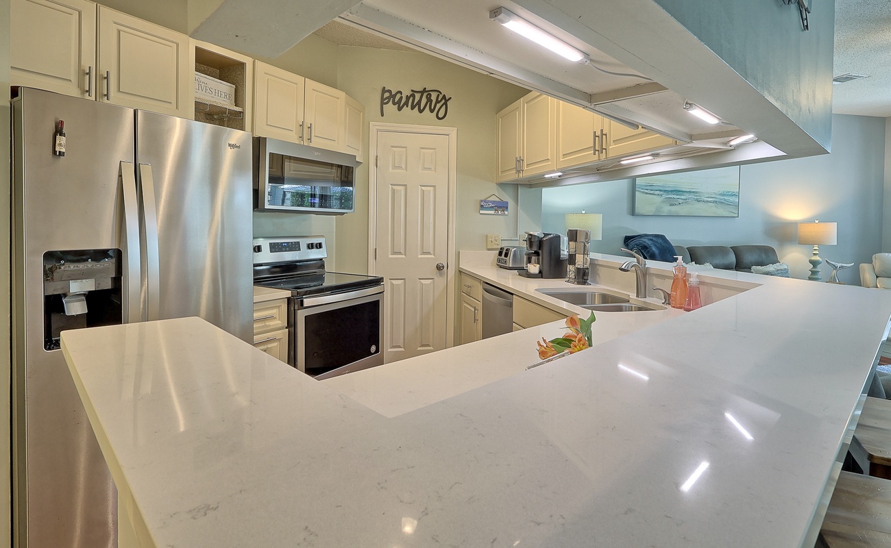 Kitchen with Breakfast Bar