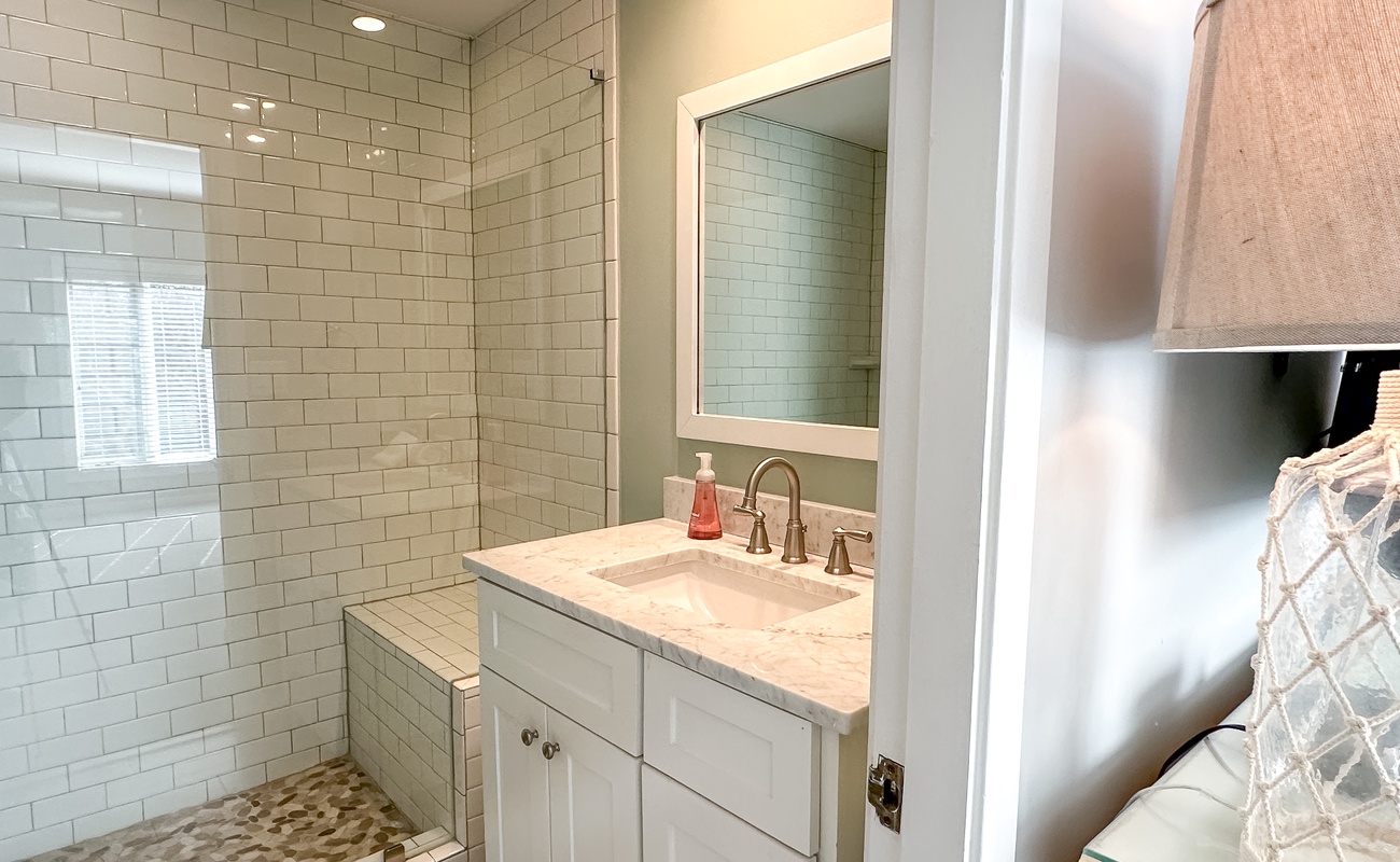 King and Double Twin Suite Bathroom
