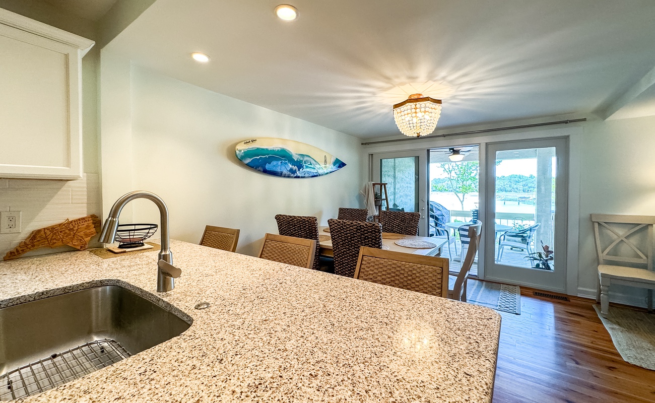 Kitchen & Dining Area
