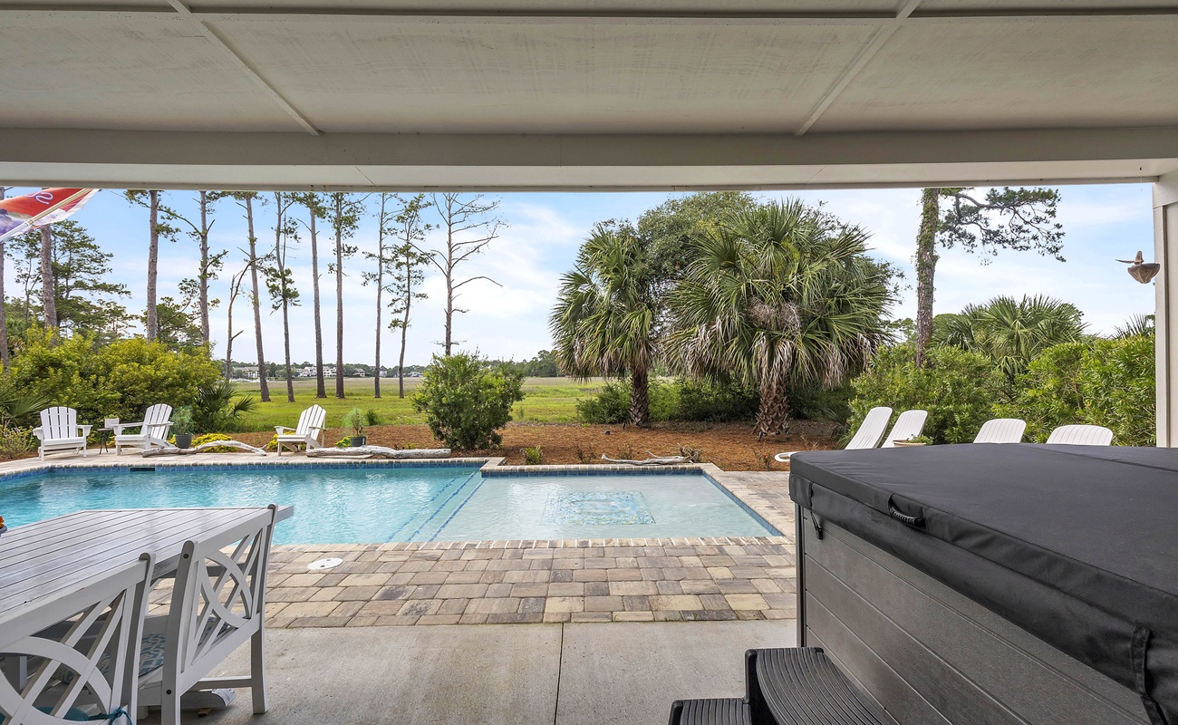 Sitting Area by Pool with Hot Tub