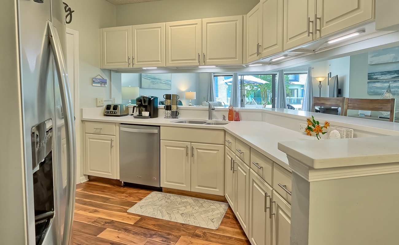 Kitchen with Breakfast Bar