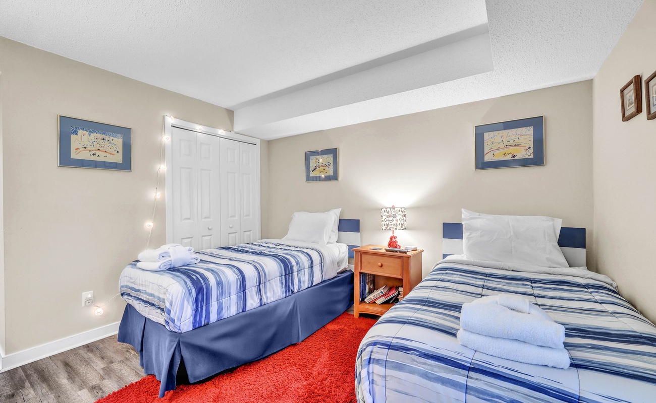 Guest Bedroom with Twin Beds