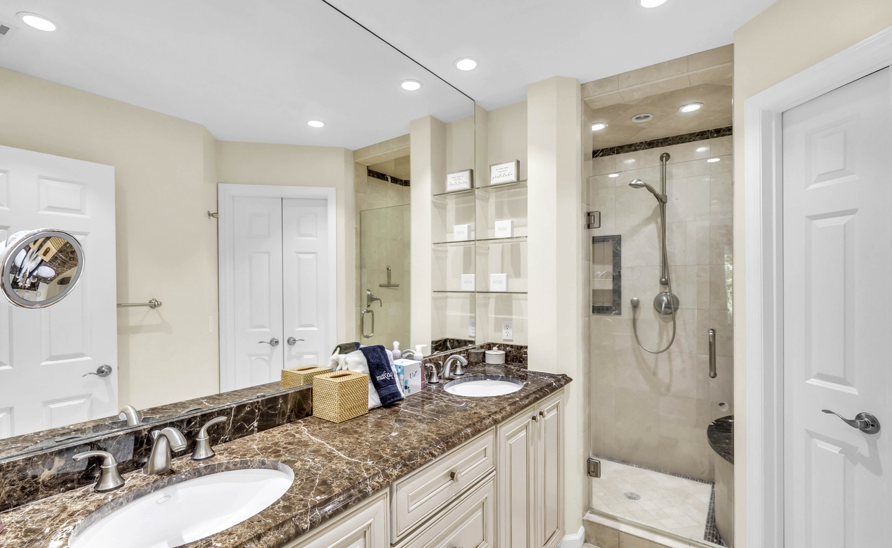 Primary Suite Bathroom