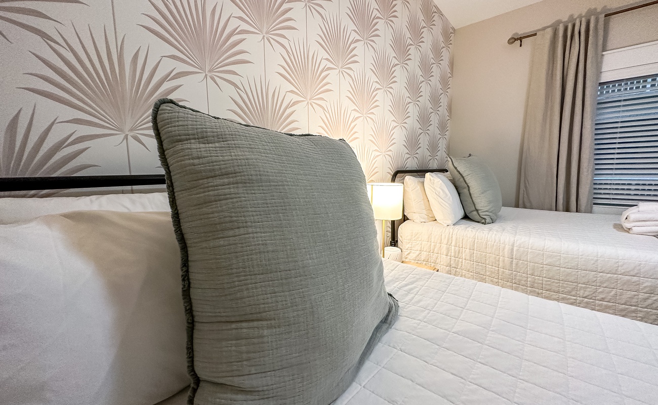 Guest Room with Two Fulls