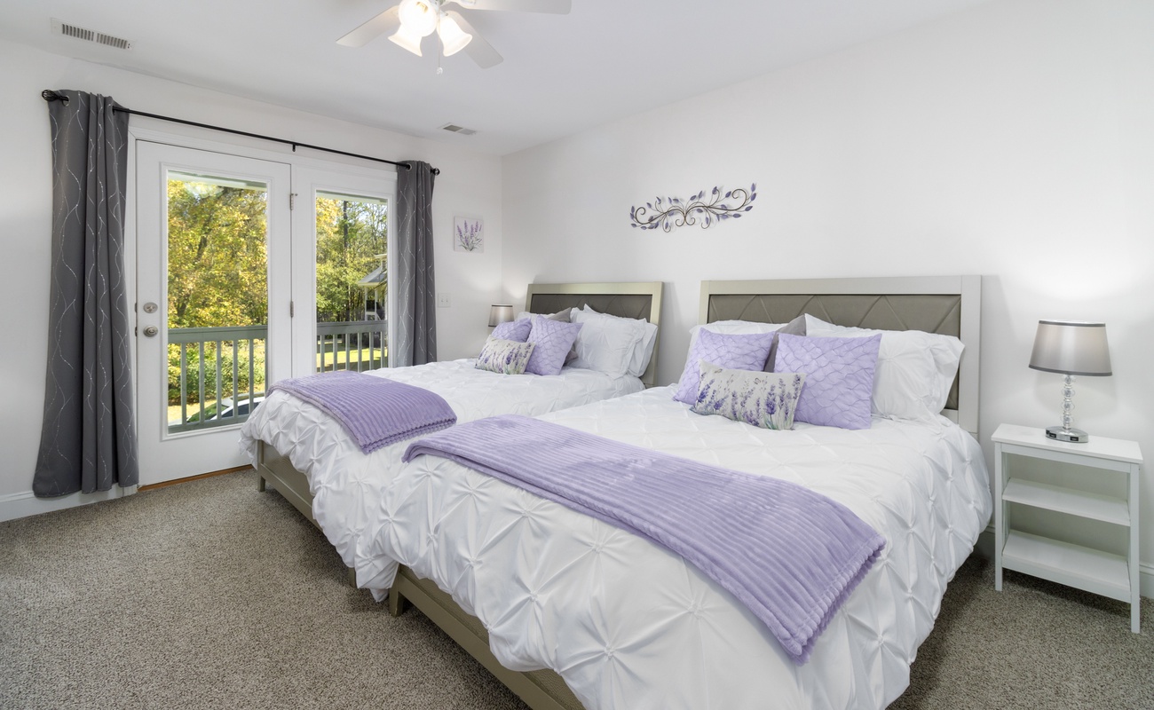 Guest Bedroom with Twin Beds