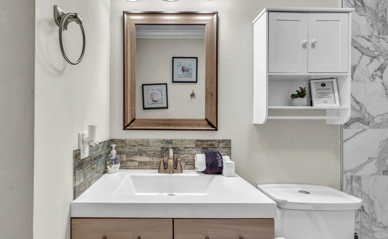 Primary En-Suite Bathroom