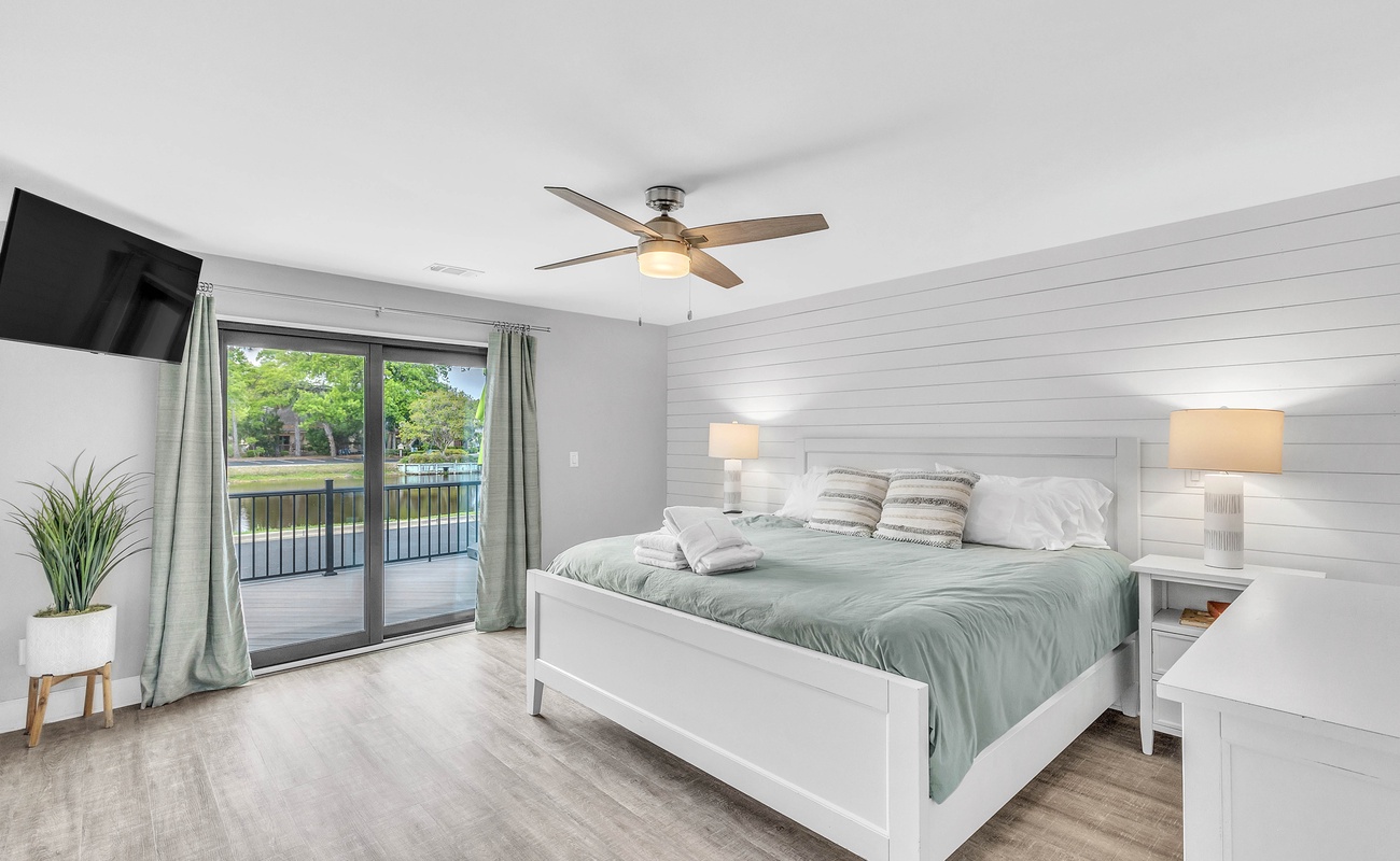 Primary Suite with King Bed and En-Suite Bathroom