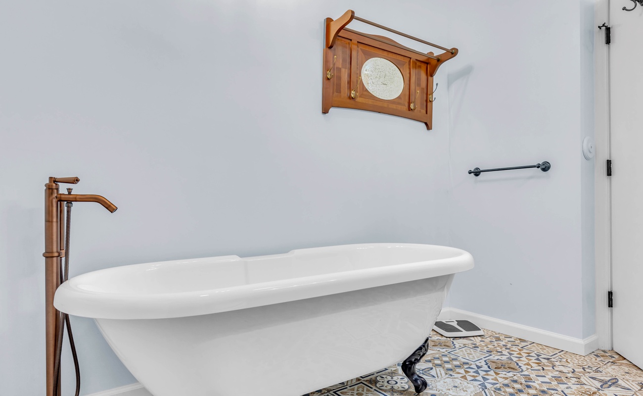 Primary En-Suite Bathroom