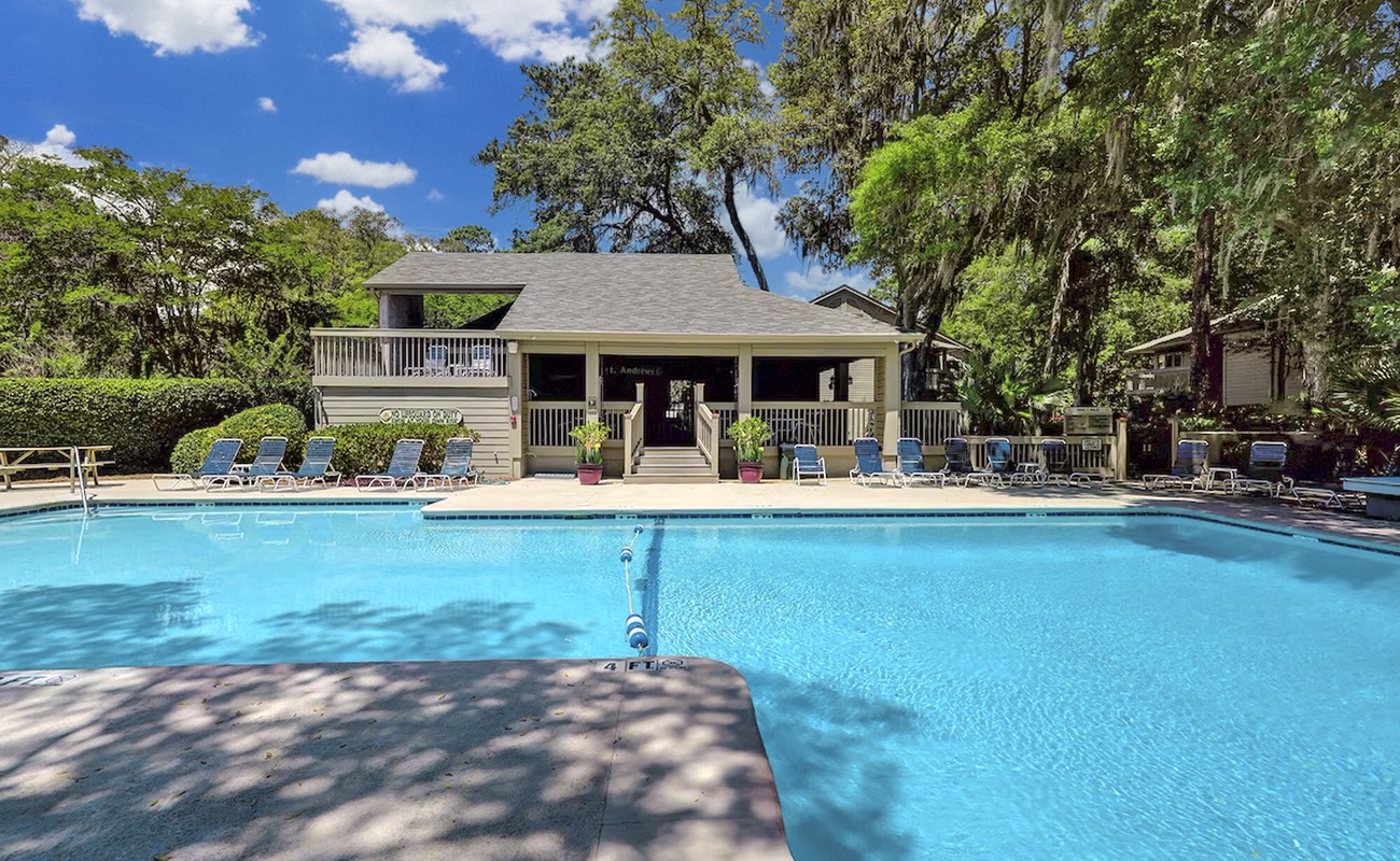 St. Andrew's Common Community Pool