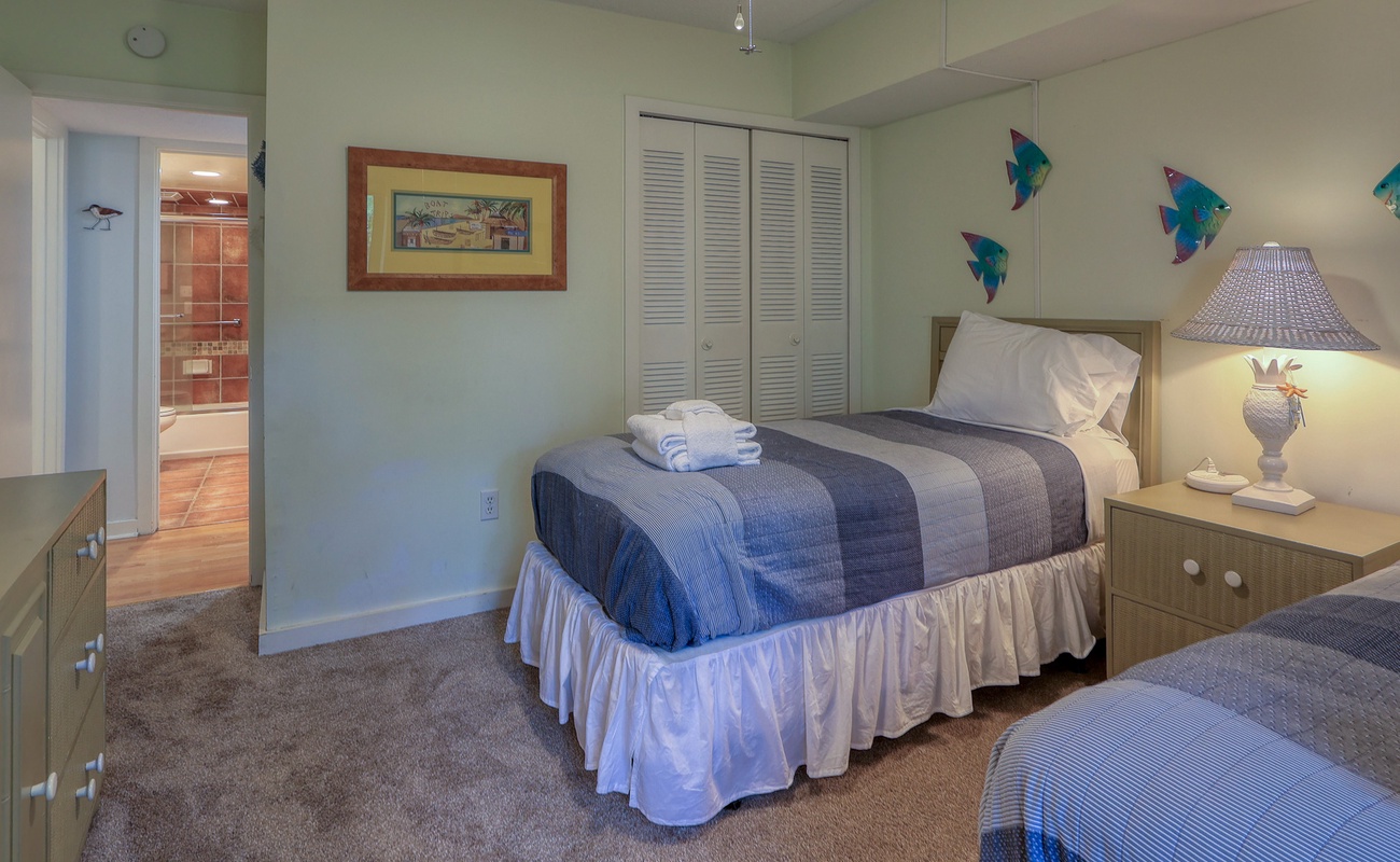 Guest Room with Twin Beds