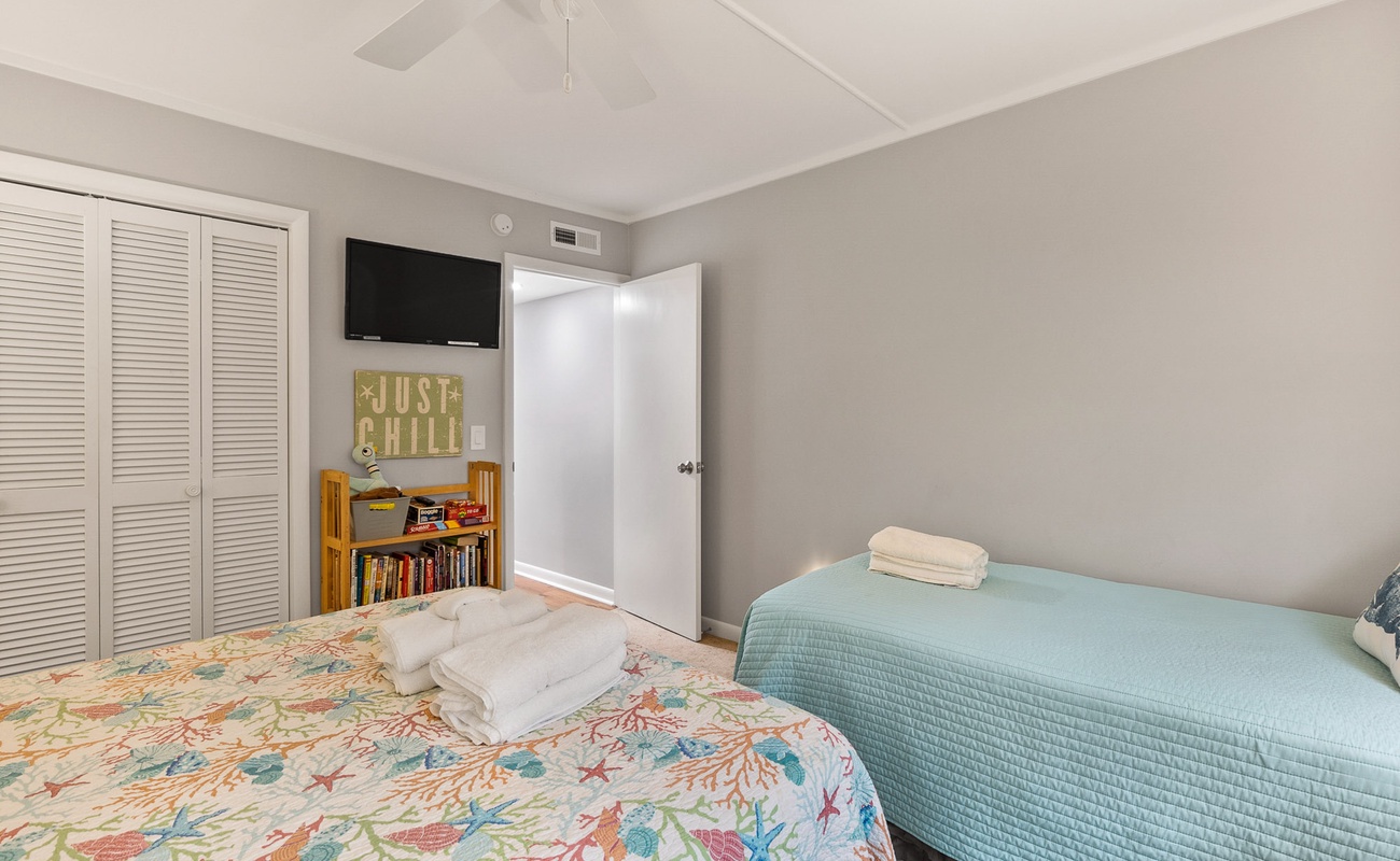 Guest Room with 1 Queen and 1 Twin