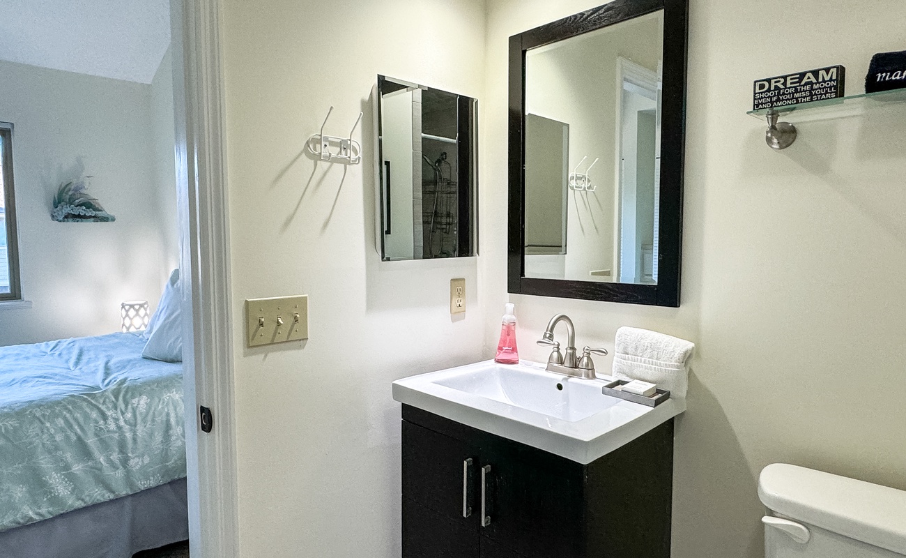 Primary Queen Suite Bathroom