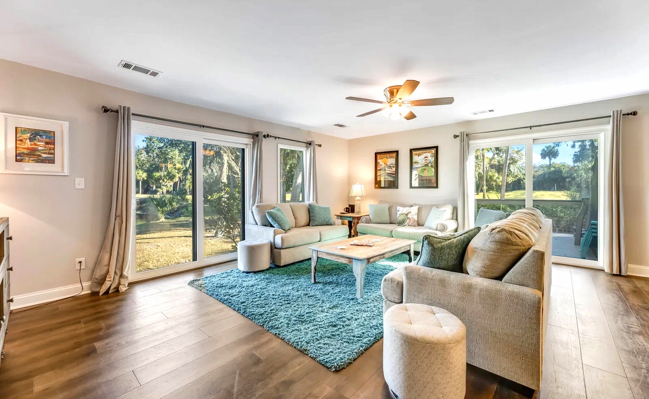 707 Queen's Grant Photo