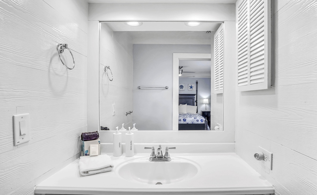 Primary En-Suite Bathroom