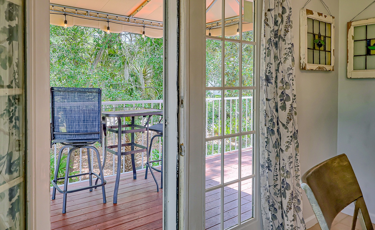 Balcony with Tennis Court Views