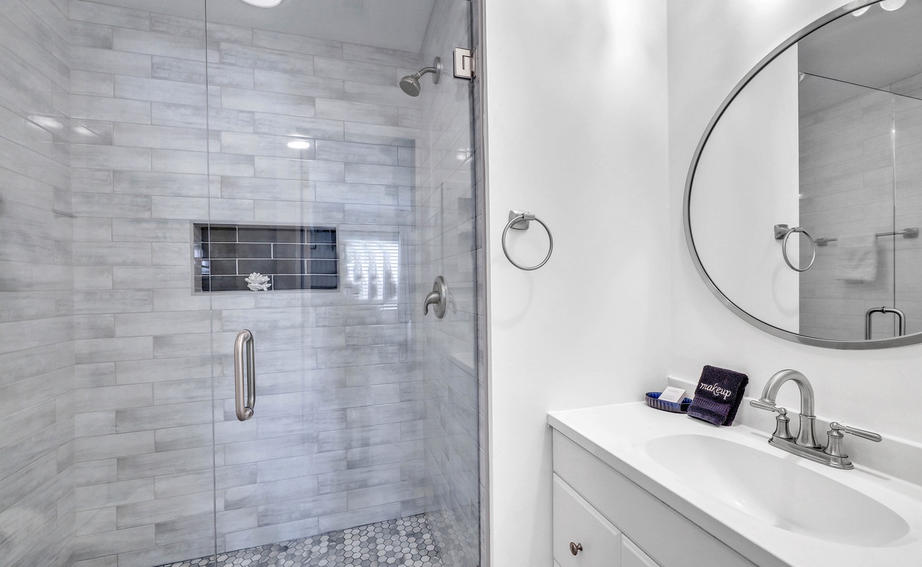 Primary En-Suite Bathroom