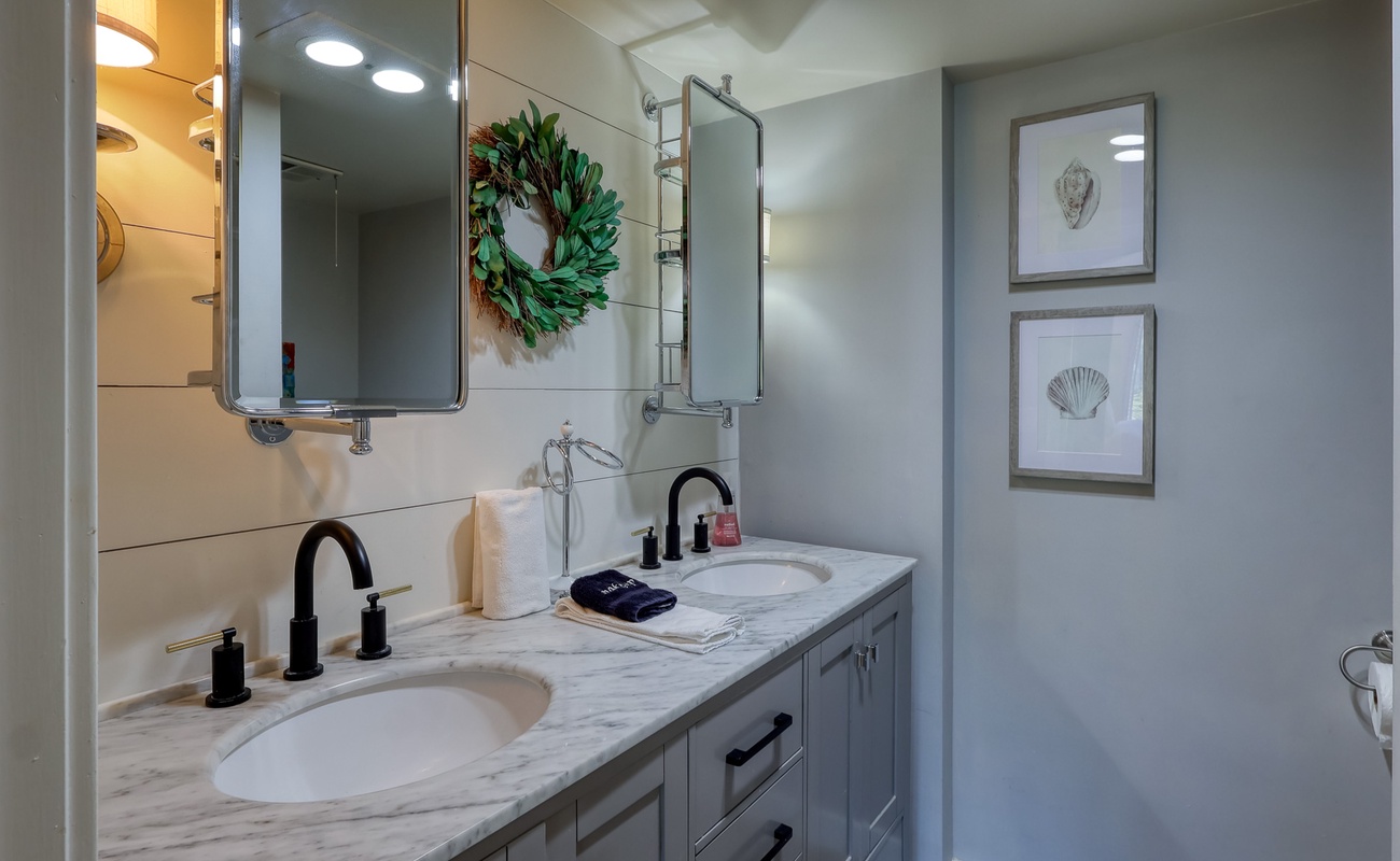 Primary Suite Bathroom