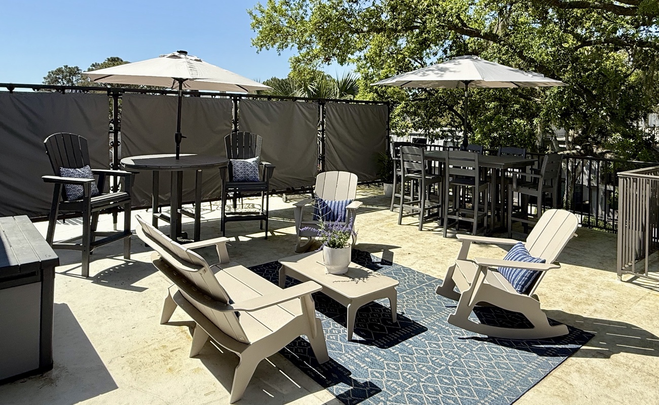 Private Top Deck Overlooking Community Pool