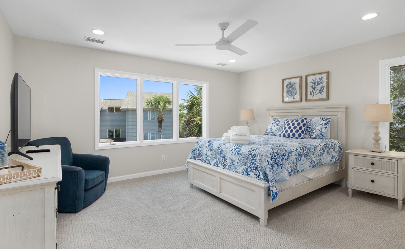 Upstairs Queen Suite