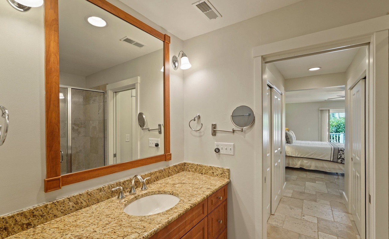 Primary En-Suite Bathroom