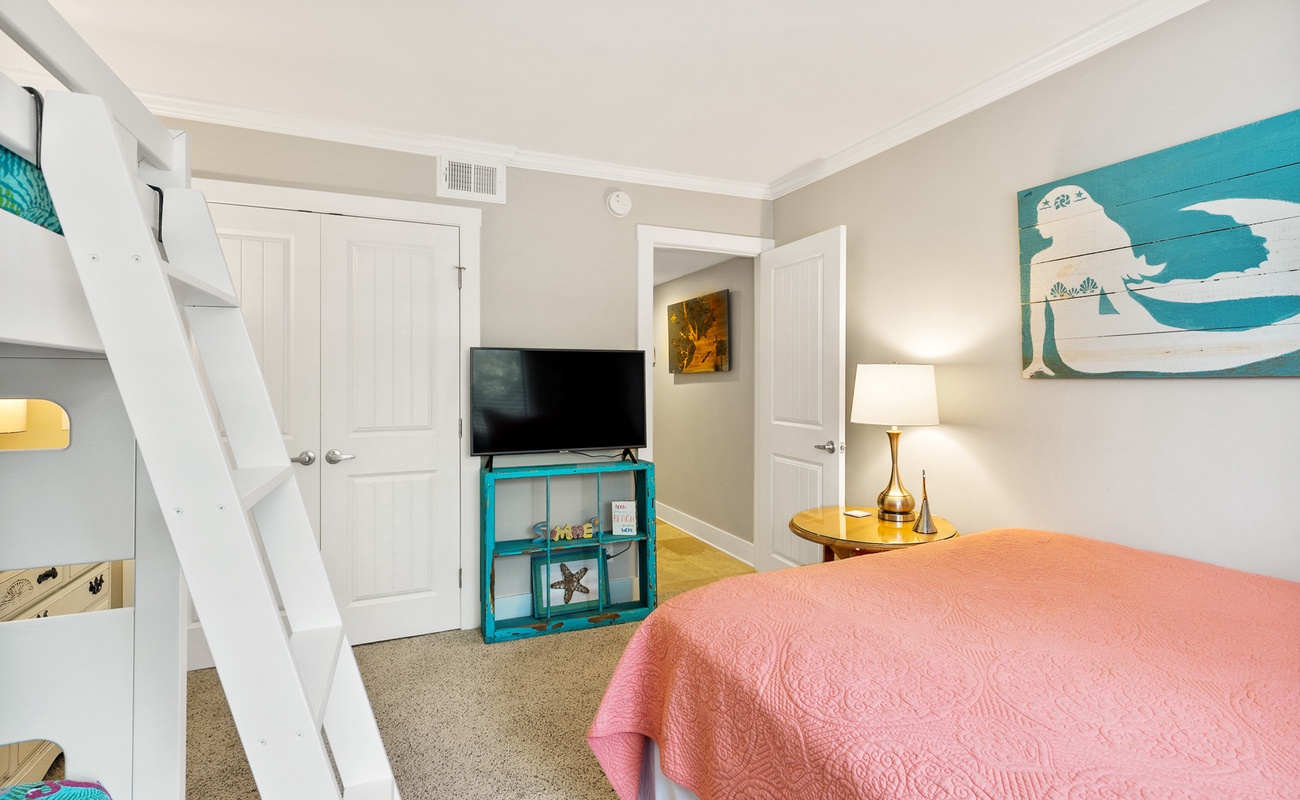 Queen/Twin Bedroom #1