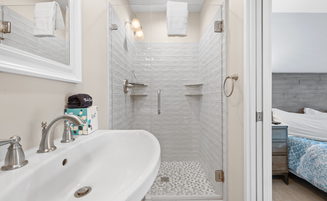 Primary En-Suite Bathroom