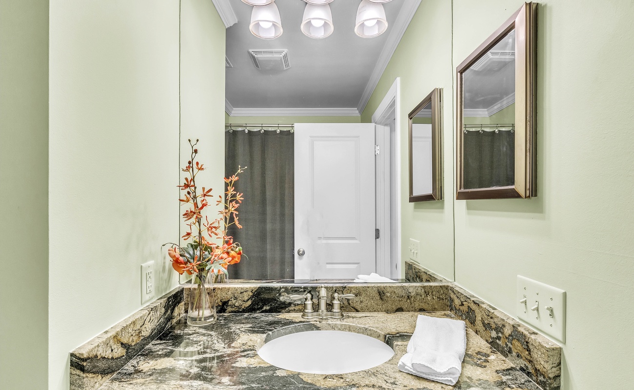 En-Suite Guest Bathroom