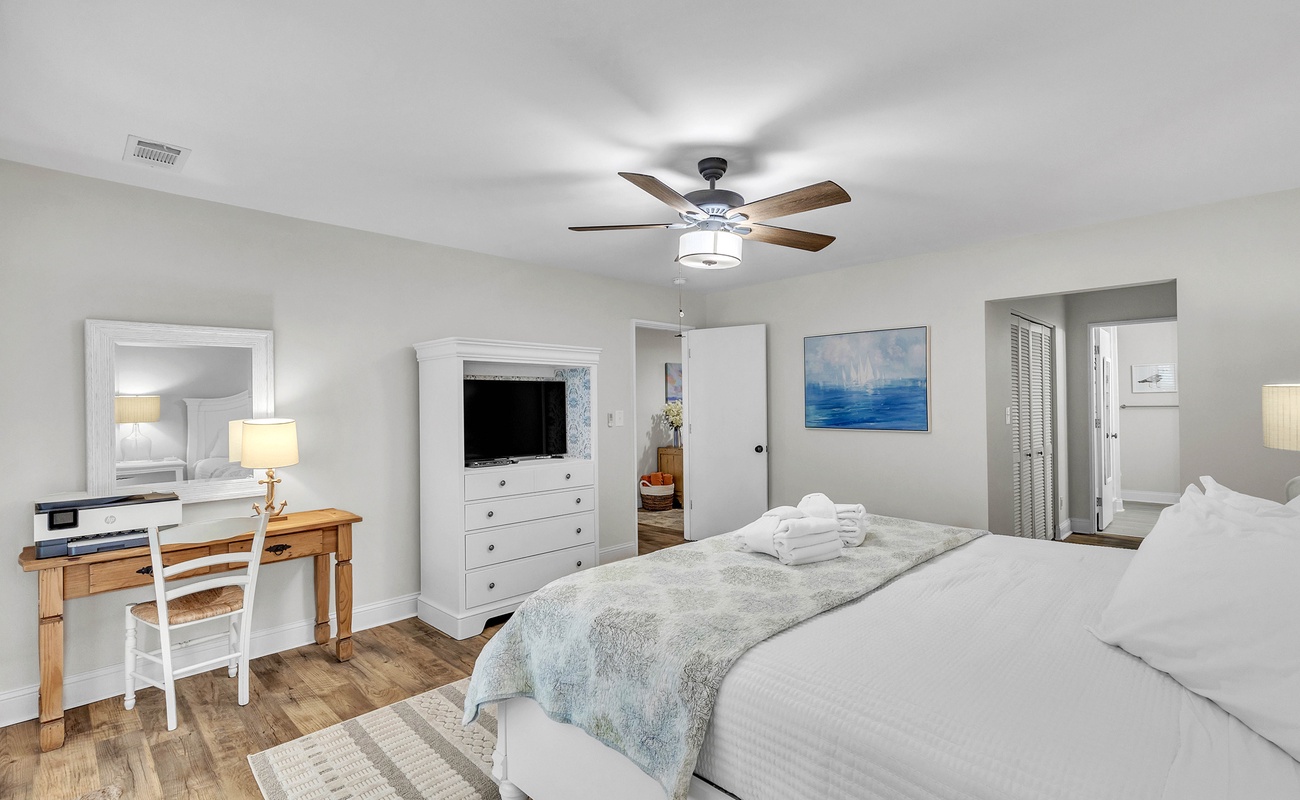 Primary Bedroom with King Bed and En-Suite Bathroom (First Floor)