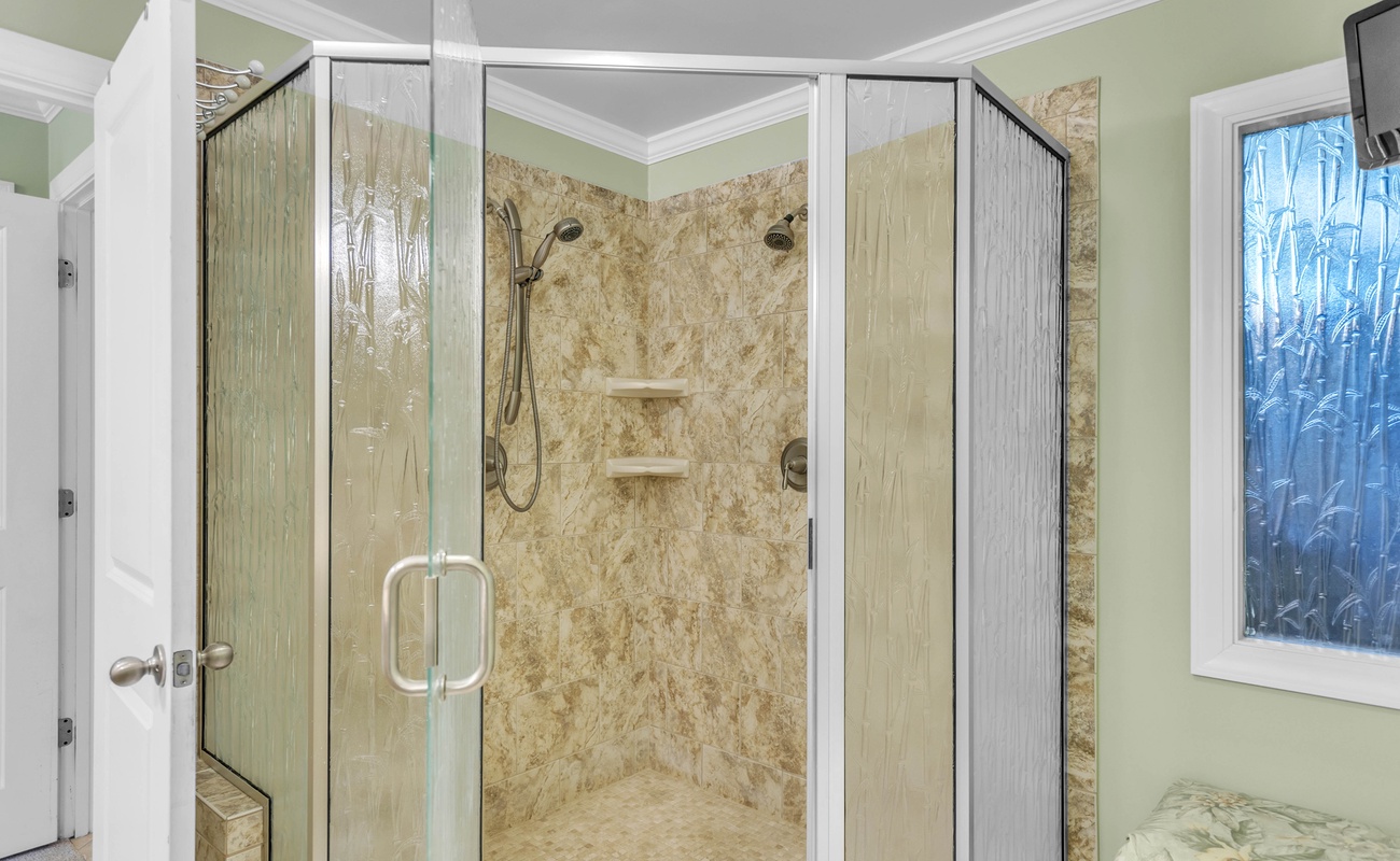 Primary En-Suite Bathroom