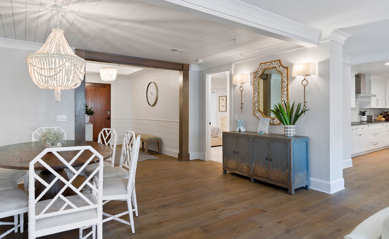 Dining Area and 1st King Suite at Entrance