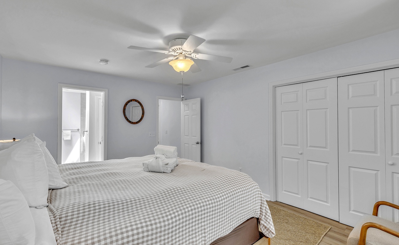 Guest Bedroom with King Bed and En-Suite Bathroom