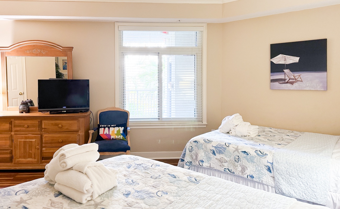 Guest Bedroom with Double Queen